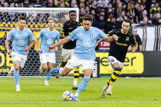 Malmö FFs Colin Rösler och AIKs Bersant Celina