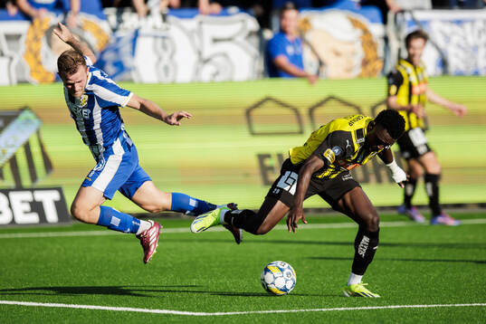 IFK Göteborgs Jonas Bager och Häckens Zeidane Inoussa