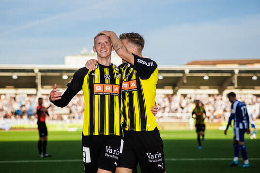 Häckens Julius Lindberg och Samuel Leach Holm jublar