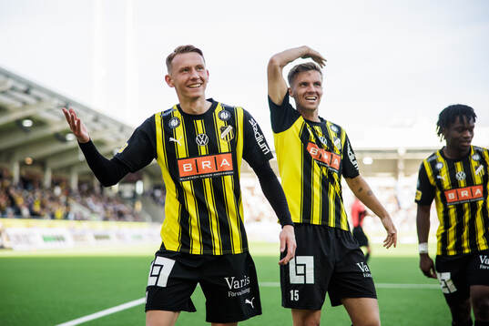 Häckens Julius Lindberg och Samuel Leach Holm jublar