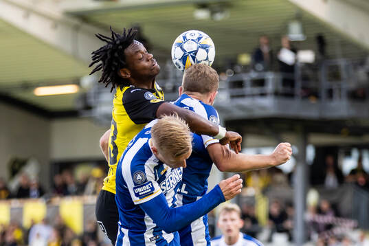 Häckens Jeremy Agbonifo mot IFK Göteborgs Jonas Bager och