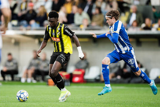 Häckens Zeidane Inoussa och IFK Göteborgs Gustaf Norlin
