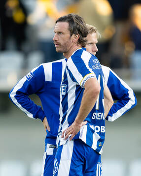 IFK Göteborgs Gustav Svensson och Oscar Wendt deppar