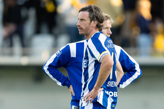 IFK Göteborgs Gustav Svensson och Oscar Wendt deppar