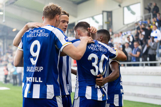 IFK Göteborgs Ramon Pascal Lundqvist jublar ihop med