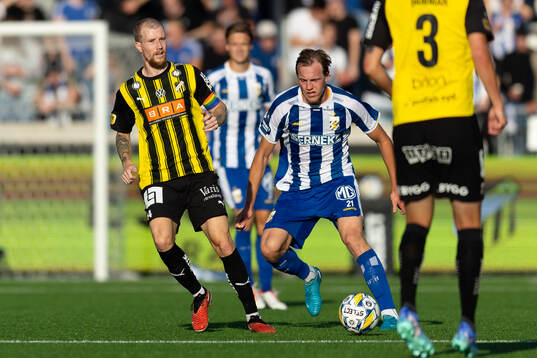 Häckens Simon Gustafson och IFK Göteborgs Adam Carlén