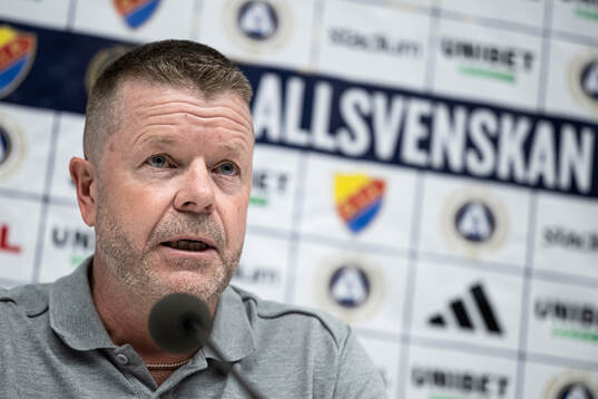 Mjällbys tränare Anders Torstensson på en presskonferens