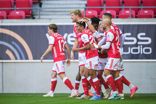 Kalmars Lars Saetra och Romario Pereira Sipiao jublar