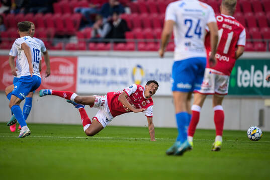 Värnamos Ajdin Zeljkovic och Kalmars Romario Pereira Sipiao