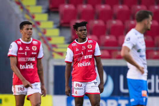 Kalmars Vince Osuji deppar