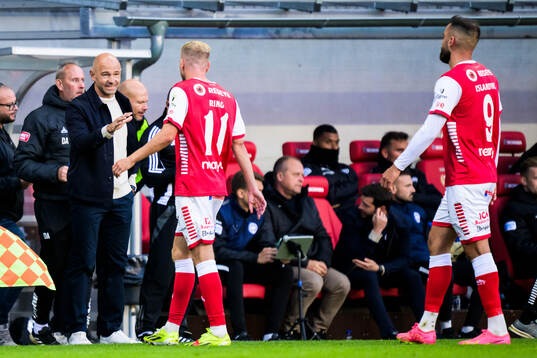 Kalmars tränare Stefan Larsson med Jonathan Ring och Dino