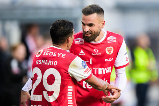 Kalmars Dino Islamovic och Romario Pereira Sipiao jublar