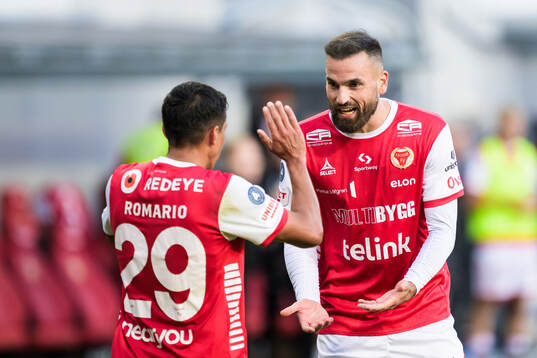 Kalmars Dino Islamovic och Romario Pereira Sipiao jublar
