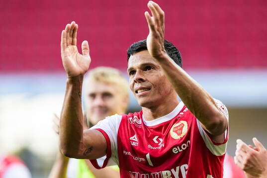 Kalmars Romario Pereira Sipiao jublar