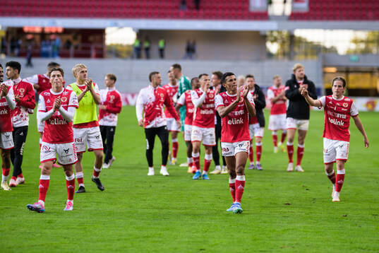 Kalmars spelare jublar