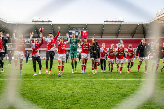 Kalmars spelare jublar