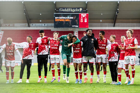 Kalmars spelare jublar