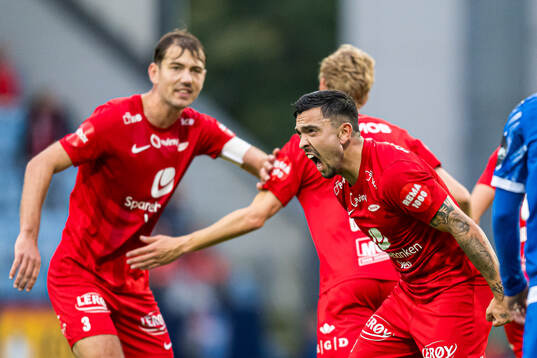Niklas Fernando Castro of Brann celebrates