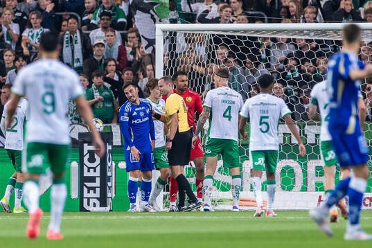 IFK Norrköpings Vito Hammershöy-Mistrati reagerar mot
