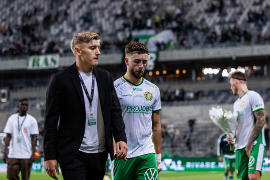 Hammarbys Dennis Collander och Marc Llinares Barragan deppar