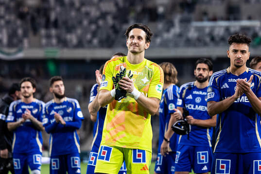 IFK Norrköpings David Mitov Nilsson tackar publiken