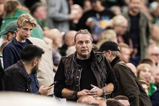 Runar Søgaard på läktaren