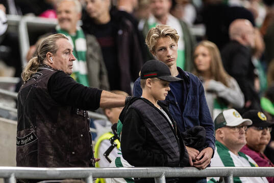 Runar Søgaard på läktaren