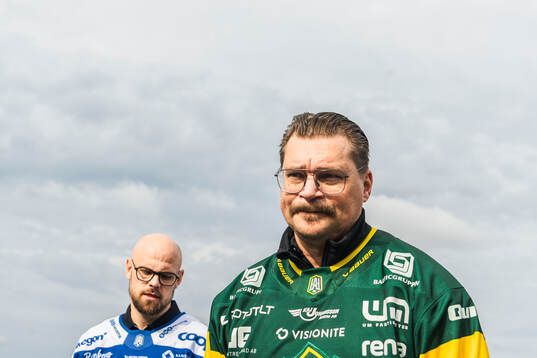 Karlskogas tränare Dennis Hall och Björklövens tränare