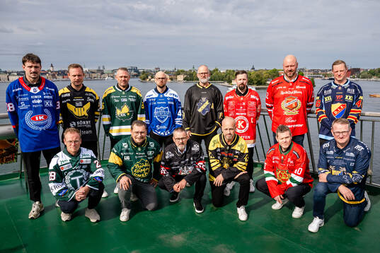 Tränarna poserer för en gruppbild