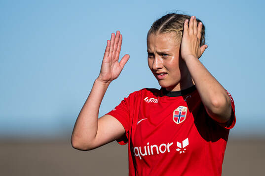 Agnes Castberg Stølan of Norway warms up