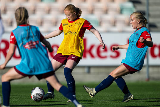 Vilde Riis Vinje of Norway warms up