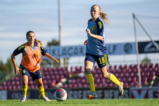 Thelma Alexandersson of Sweden warms up