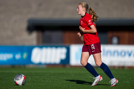 Marie Krogsæter Sæterøy of Norway warms up