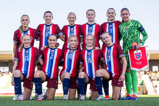 The starting eleven of Norway, from the top left; Nora
