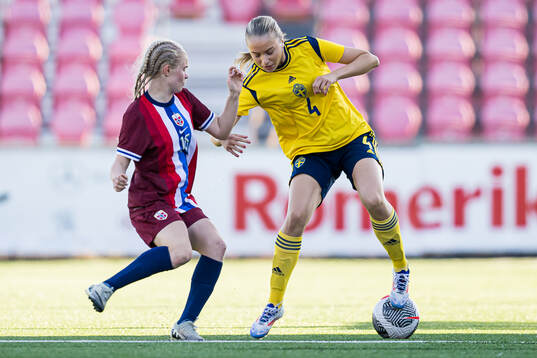 Marie Krogsæter Sæterøy of Norway and Charlotta Ohlander