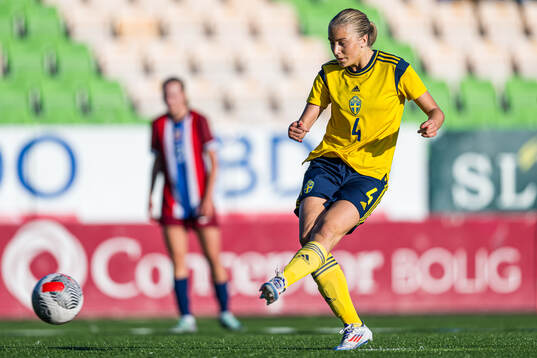 Thea Eriksson of Sweden scores the 0-1 goal