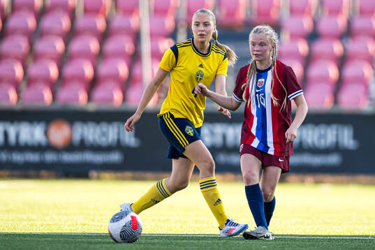 Thea Eriksson of Sweden and Sofia Eugenie Mendelin-Norebø