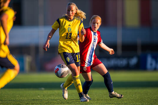 Stina Myrén of Sweden and Vilde Riis Vinje of Norway