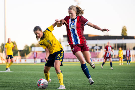 Ella Edstrand of Sweden and Vilde Rasmussen of Norway