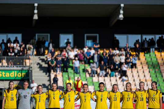 Felizia Nilsson Narverud, Hillevie Ströbeck, Ella