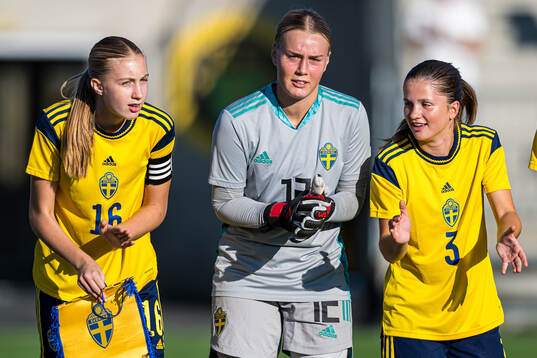 Felizia Nilsson Narverud, Hillevie Ströbeck and Ella
