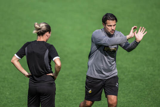 Målvakt Jennifer Falk and goalkeeper coach Mattias
