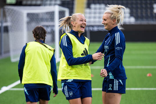 Frida Maanum and Stina Blackstenius