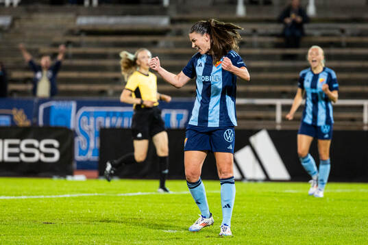 Djurgårdens Pauline Hammarlund jublar