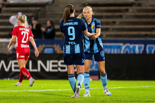 Djurgårdens Pauline Hammarlund jublar Stinalisa Johansson