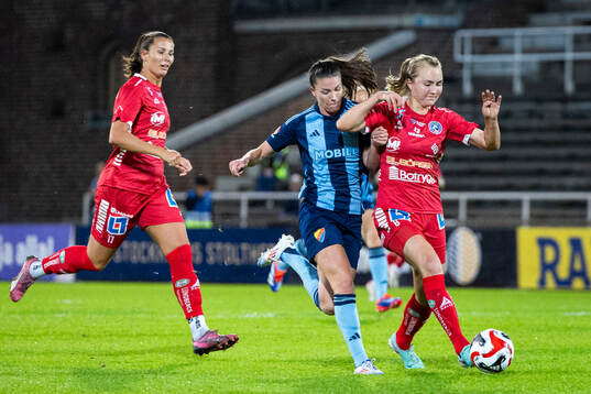 Djurgårdens Pauline Hammarlund och Linköpings Sara