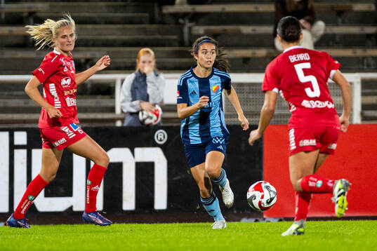 Linköpings Lisa Björk och Angela Beard mot Djurgårdens
