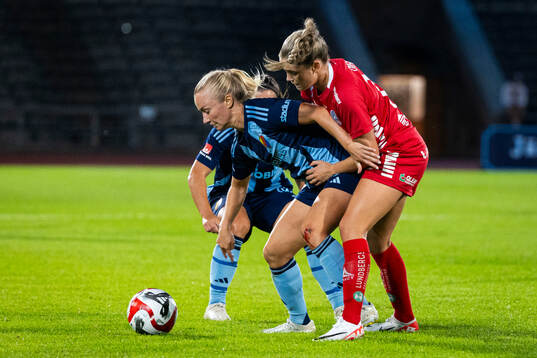 Djurgårdens Tove Almqvist och Linköpings Sara Eriksson