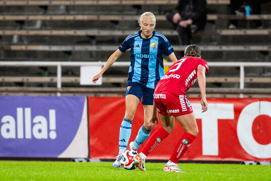 Djurgårdens Stinalisa Johansson och Linköpings Polly Doran