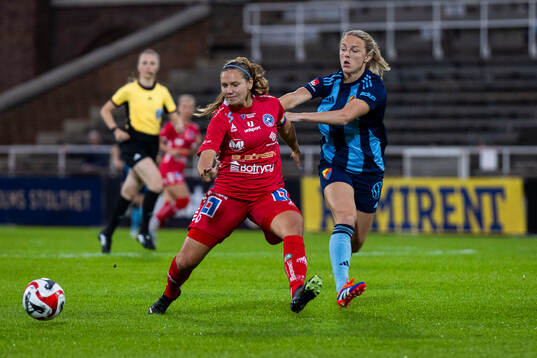 Linköpings Emma Lennartsson och Djurgårdens Mimmi Larsson